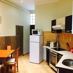 https://charlies-budapest-apartment.inbudapesthotels.com